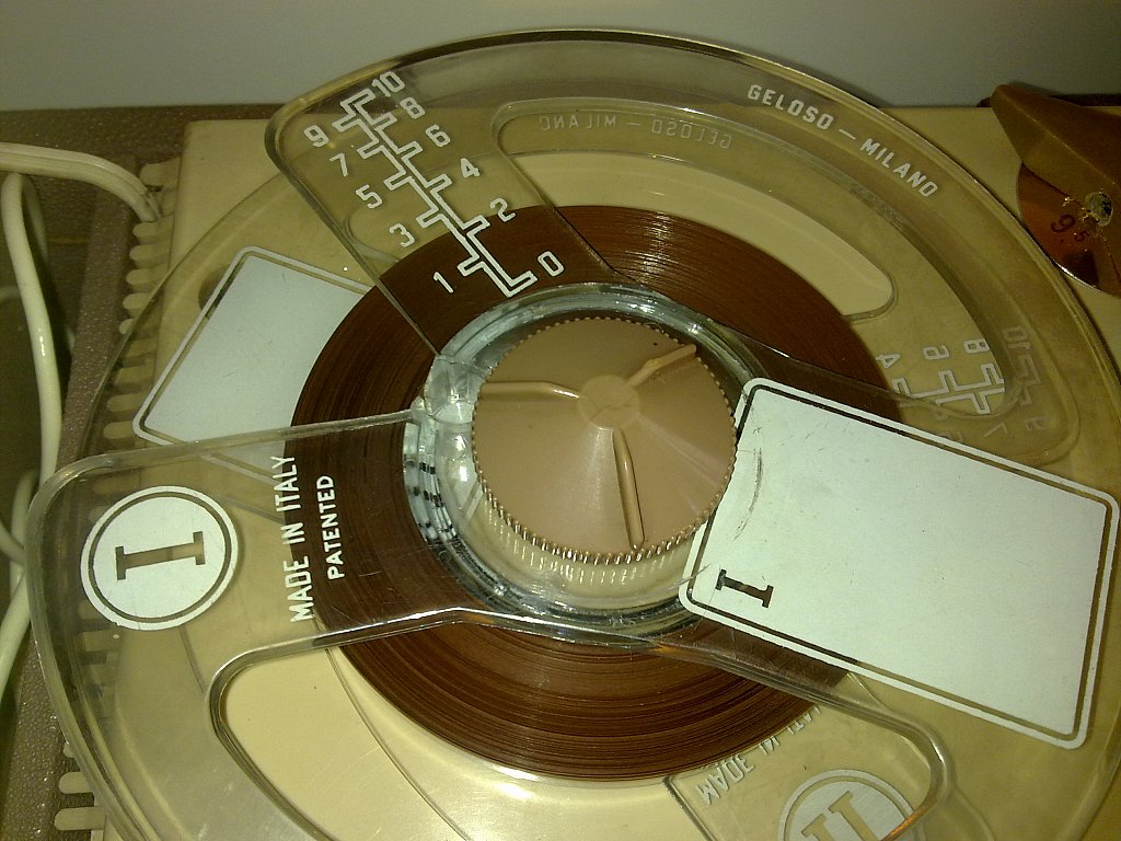 La bobina del nastro magnetico.